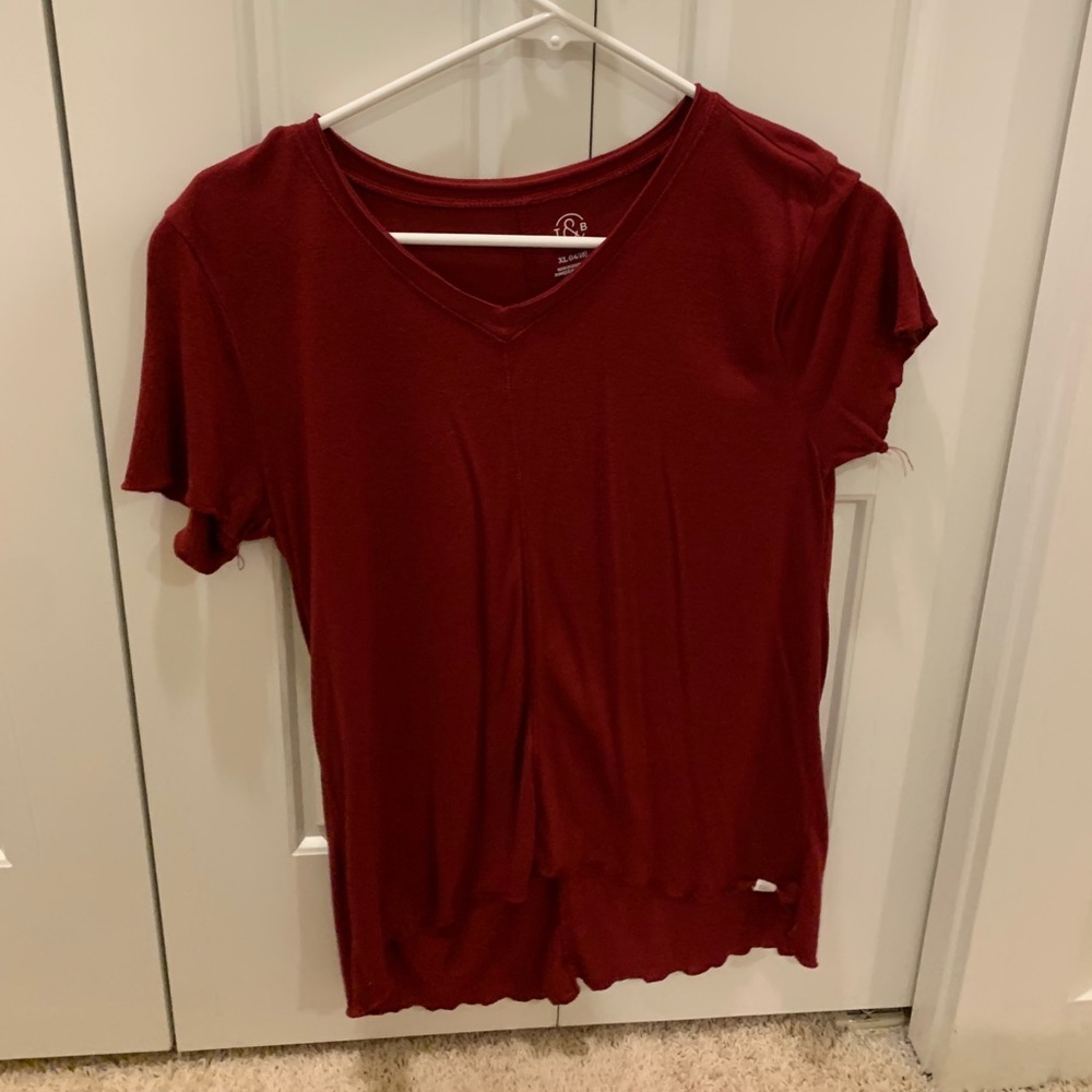 burgundy high-low tee